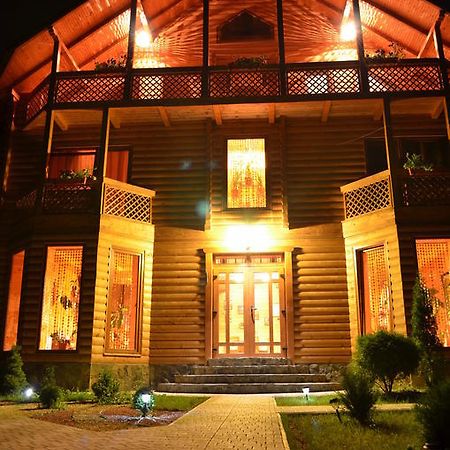 Villa Guсulka Ksenia à Kossiv Extérieur photo