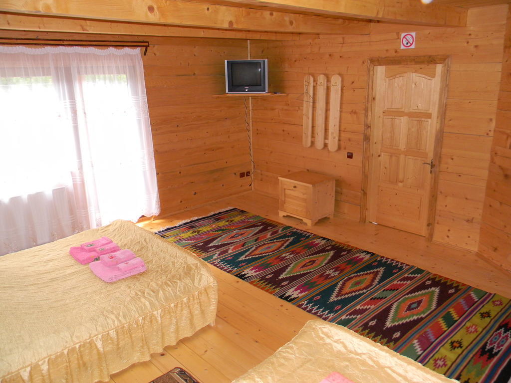 Villa Guсulka Ksenia à Kossiv Chambre photo