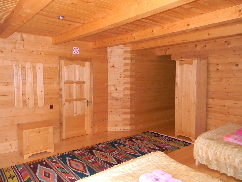 Villa Guсulka Ksenia à Kossiv Chambre photo