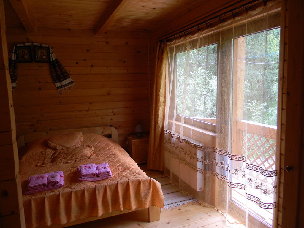 Villa Guсulka Ksenia à Kossiv Chambre photo