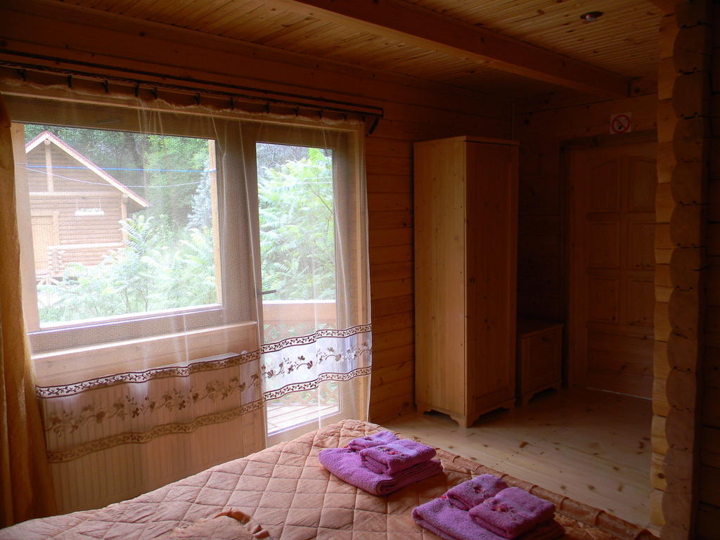 Villa Guсulka Ksenia à Kossiv Chambre photo