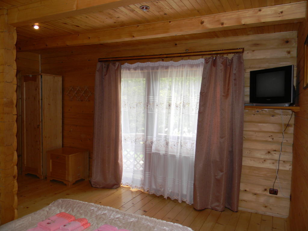 Villa Guсulka Ksenia à Kossiv Chambre photo