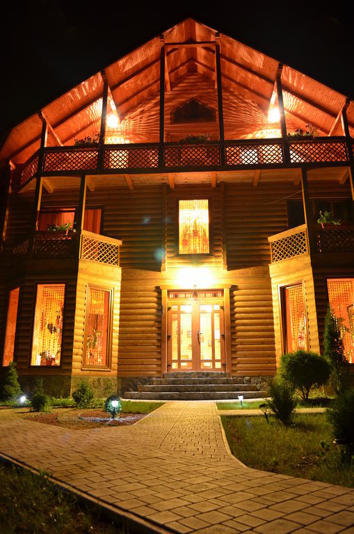 Villa Guсulka Ksenia à Kossiv Extérieur photo