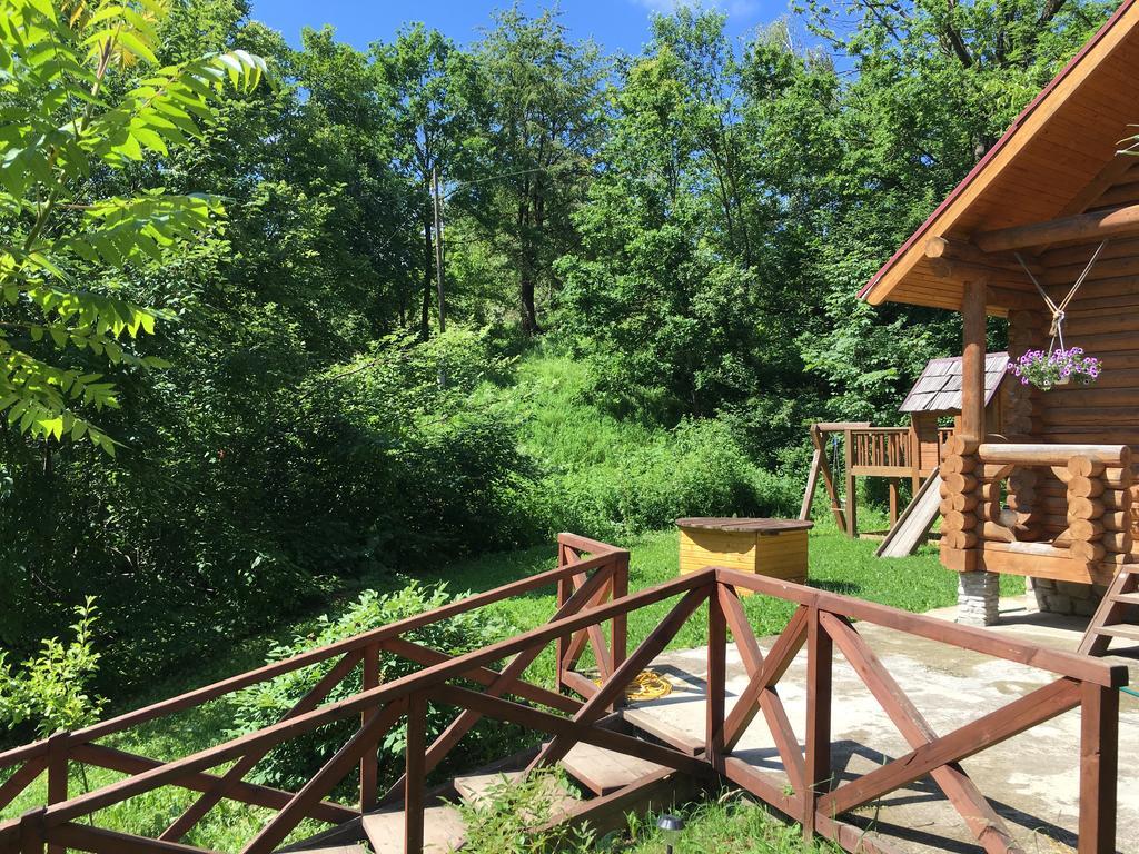 Villa Guсulka Ksenia à Kossiv Extérieur photo